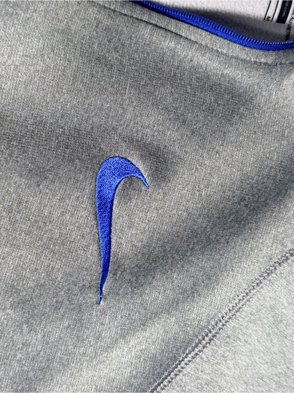 Nike Gray Quarter-Zip Therma-Fit Performance Pullover with Blue Stripes | Medium - Picture 6 of 6
